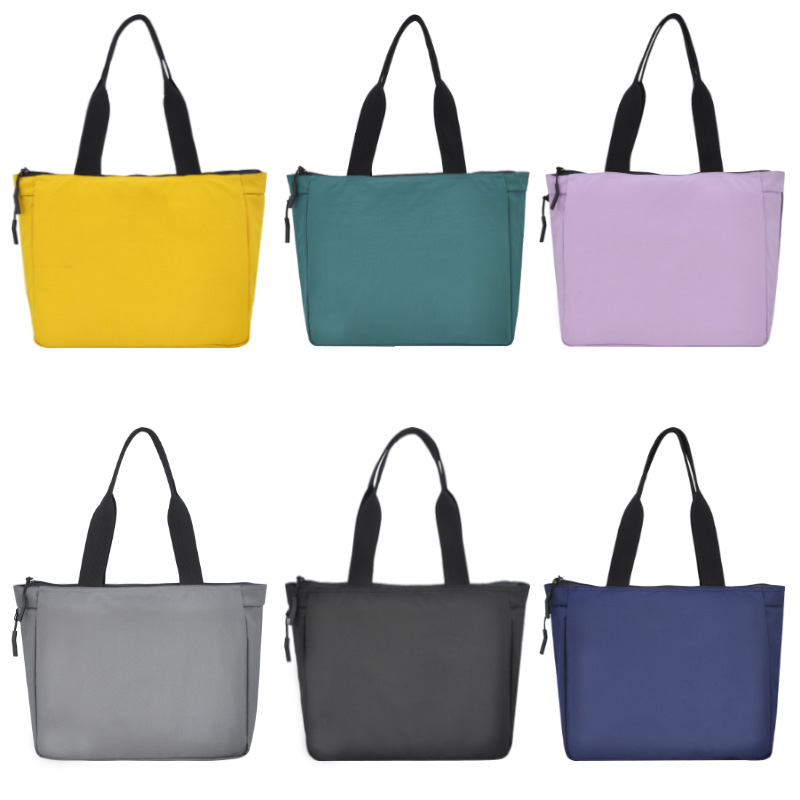 Fashionable tote for short trips